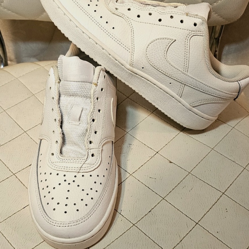 Nike Courts White LIKE NEW